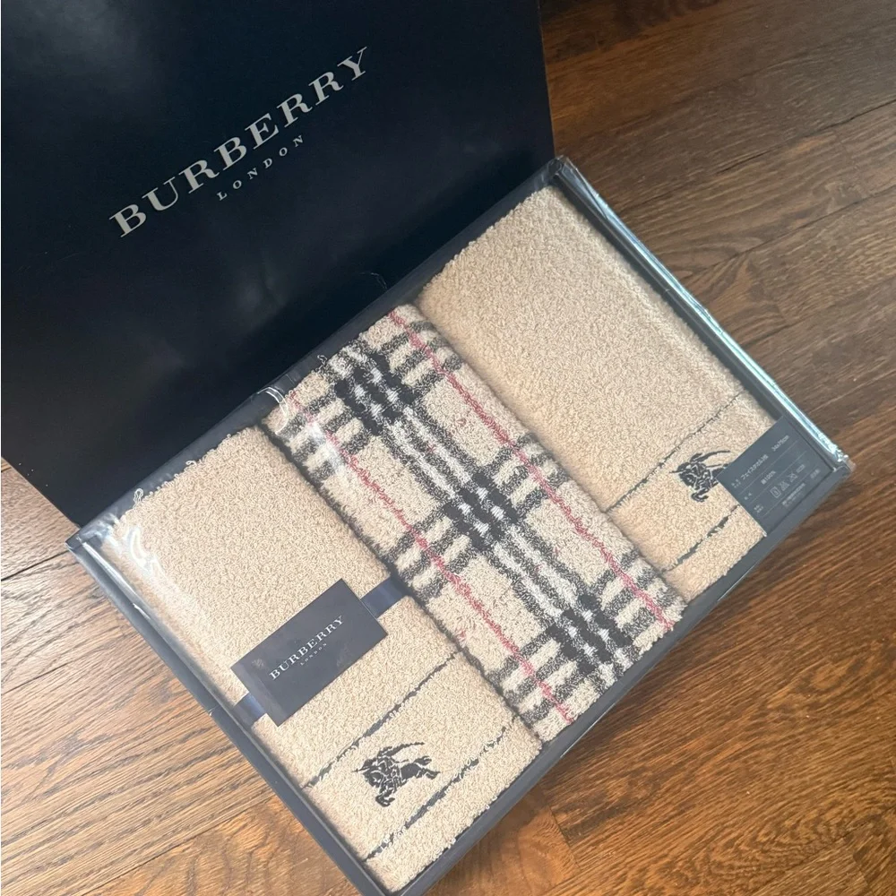 Burberry 3 piece Hand Towel Set New in Box